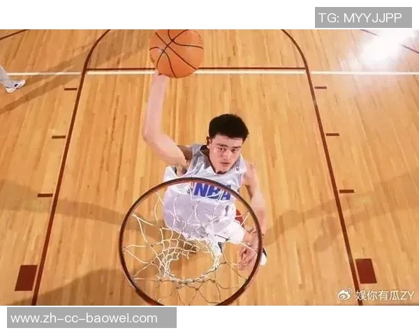 姚明NBA首秀表现平平10分36秒仅得0分2板3犯规令人惋惜