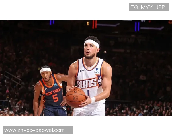 布克下半场狂砍29分却遗憾绝杀三分失手全场32分上半场表现惨淡仅得9中1